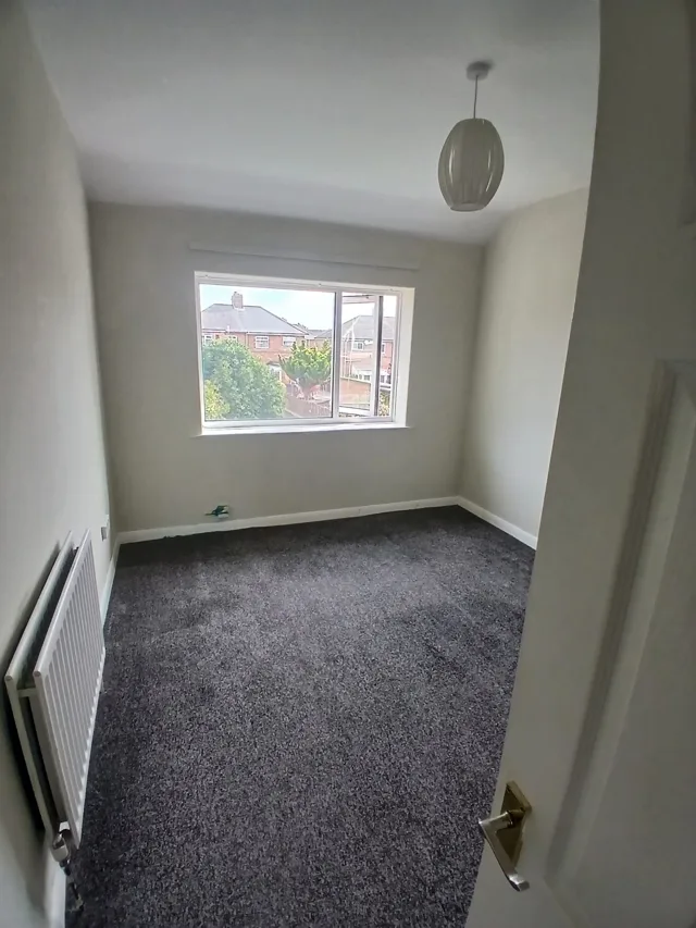 Finished room with white woodwork and grey carpet